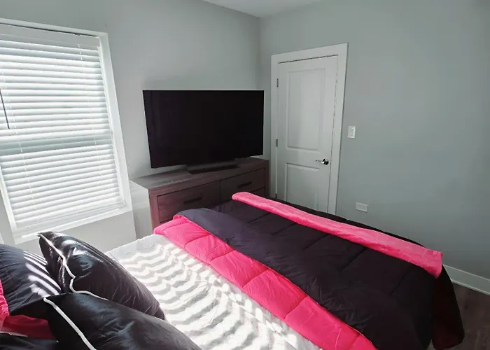 Cozy & Near Downtown & Hyde Park